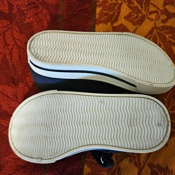 Oshkosh B'gosh Mary Jan's shoes/ Size 7/ Blue - Picture 3 of 5